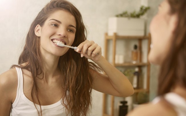 O que são manchas brancas em nossos dentes?
